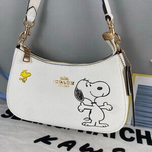 Coach X Peanuts Teri Shoulder Bag With Snoopy CBJ76